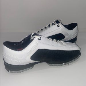 NWOT mens Nike zoom golf shoes.